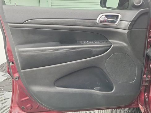 Used 2019 Jeep Grand Cherokee Altitude RWD image 18