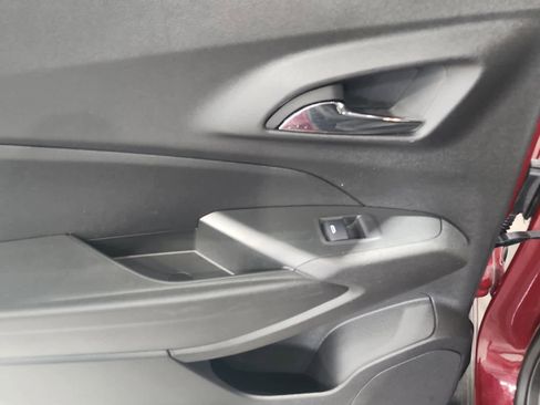 Used 2025 Chevrolet Trax LT image 15