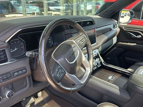 Used 2021 GMC Yukon XL Denali w/ Denali Premium Package image 8