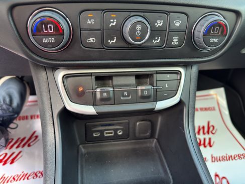 Used 2022 GMC Terrain SLT w/ Elevation Edition FWD image 18