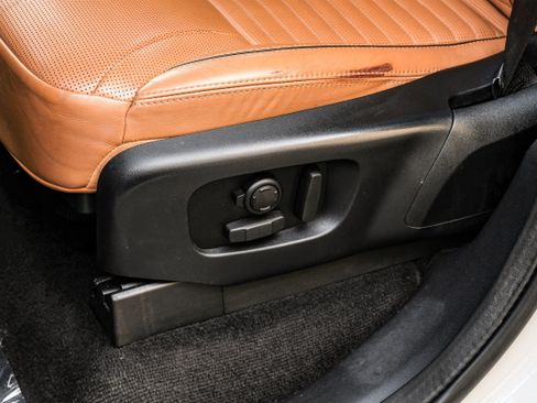 Used 2020 Land Rover Discovery HSE Luxury image 31