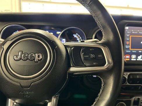 Used 2022 Jeep Wrangler Unlimited Sahara w/ Cold Weather Group image 20