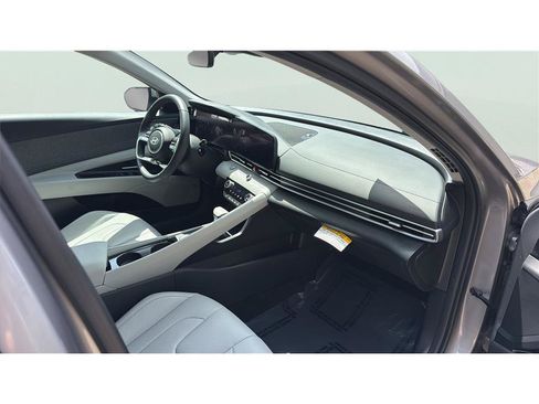 Used 2025 Hyundai Elantra Limited FWD image 14