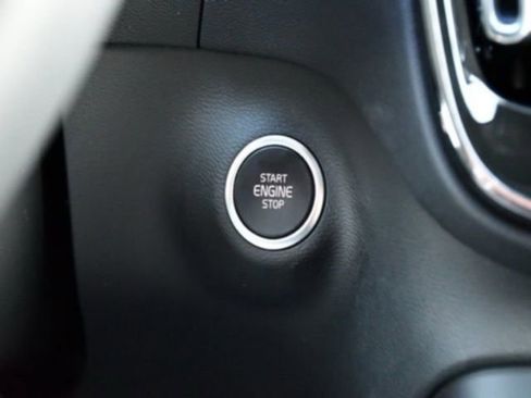 Certified 2025 Volvo XC40 B5 Plus image 14