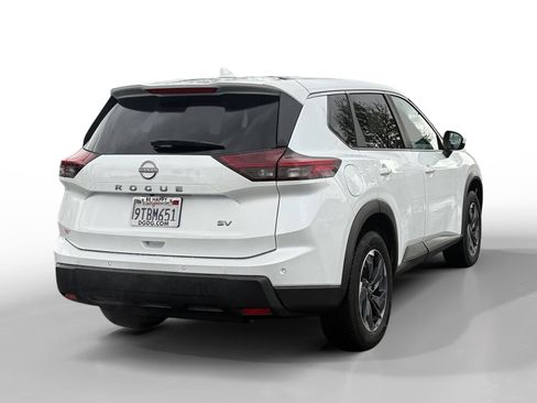Used 2024 Nissan Rogue SV image 5