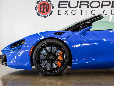 Used 2025 McLaren Artura Spider RWD image 17