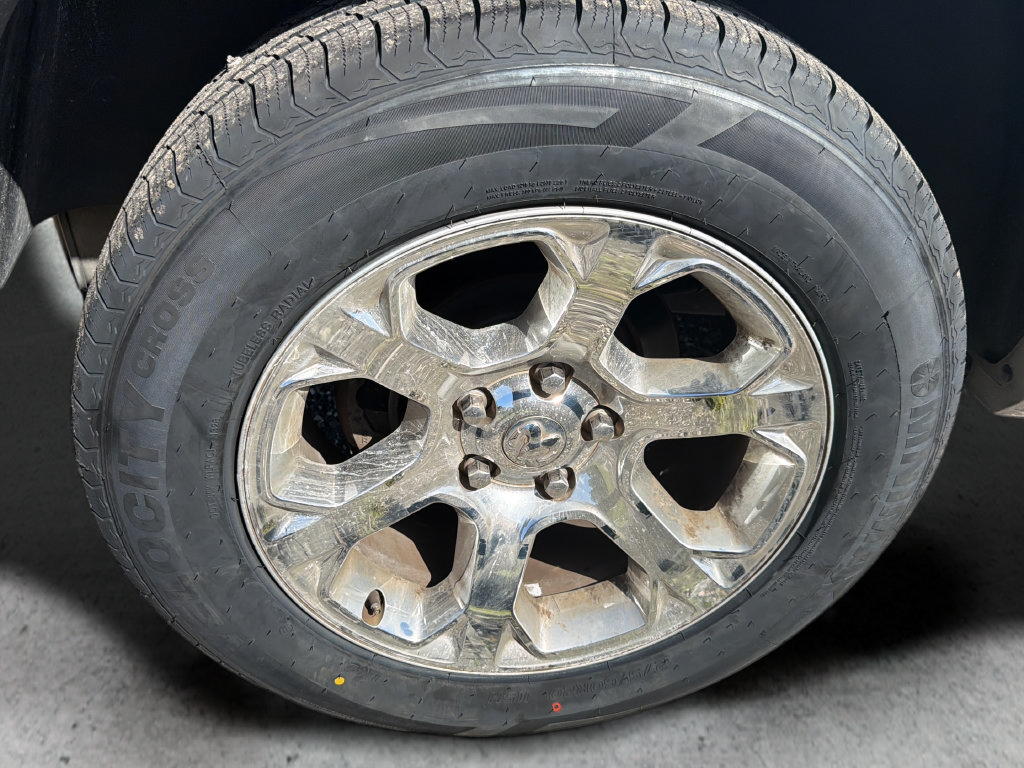 Used 2017 RAM 1500 Laramie RWD image 24