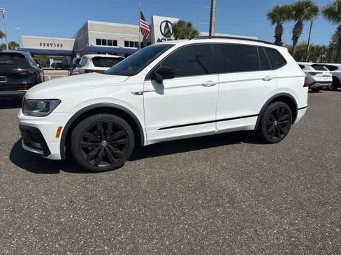 Used 2020 Volkswagen Tiguan SE R-Line image 2