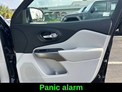 Certified 2021 Jeep Cherokee Latitude Lux w/ Sun & Sound Group FWD image 28