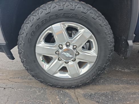 Used 2020 Chevrolet Silverado 2500 LTZ w/ LTZ Premium Package image 17