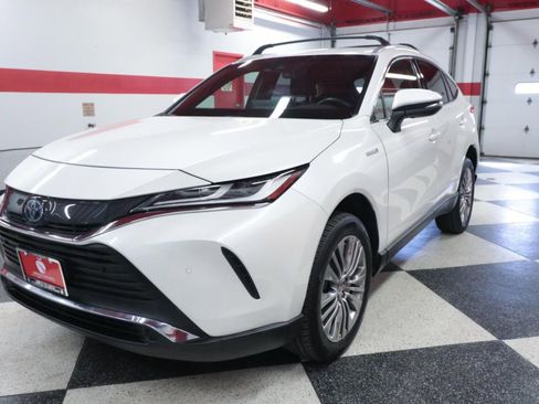Used 2021 Toyota Venza XLE AWD/4WD image 5