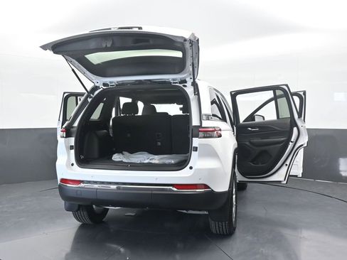 Used 2025 Jeep Grand Cherokee Laredo X RWD image 69