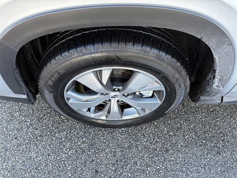 Used 2024 Subaru Ascent Premium w/ Convenience Package image 11