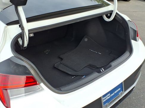 Certified 2025 Hyundai Elantra SEL image 10