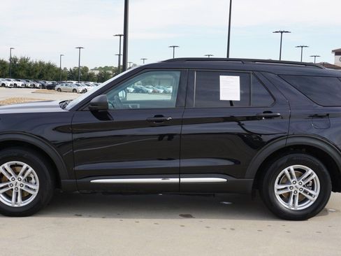 Used 2022 Ford Explorer XLT image 5
