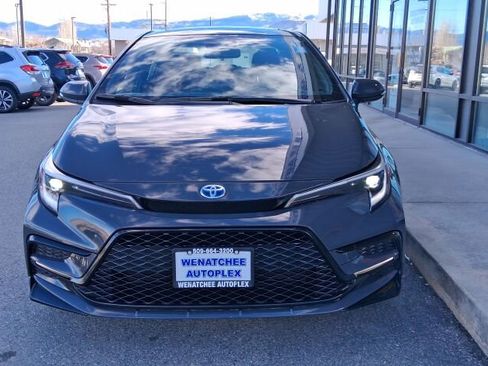 Used 2024 Toyota Corolla SE w/ SE Package image 3