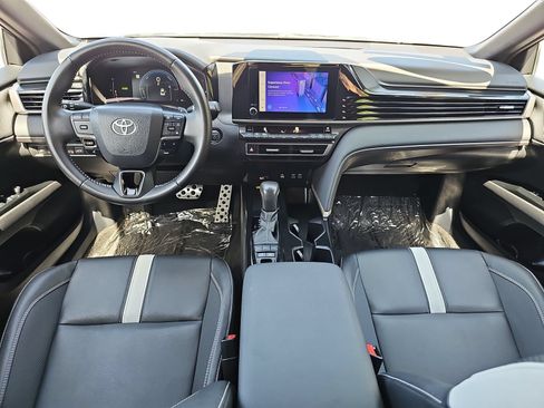 Used 2025 Toyota Camry SE FWD image 9