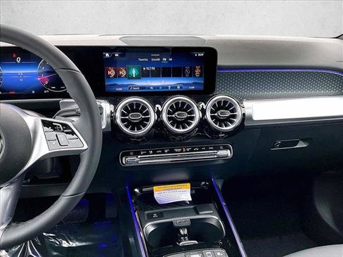 New 2026 Mercedes-Benz GLB 250 image 9