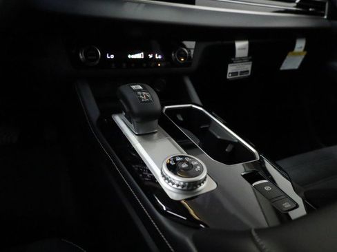 New 2025 Mitsubishi Outlander SE image 14