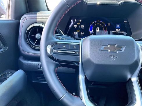 Used 2025 Chevrolet Colorado Z71 AWD/4WD image 23