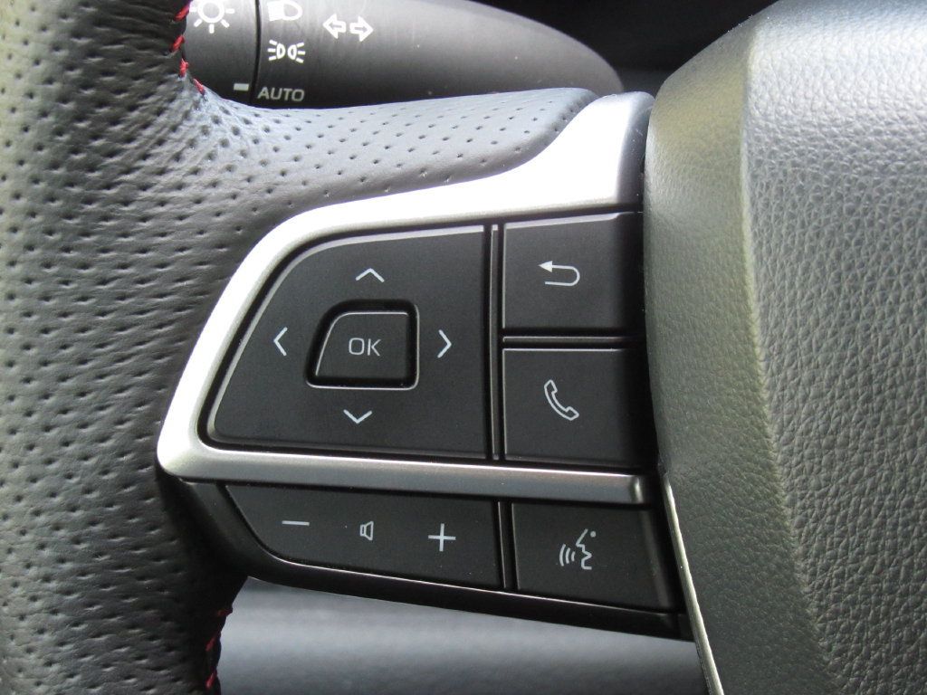 Used 2025 Toyota Sienna XSE AWD/4WD image 28