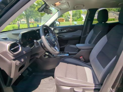 Used 2026 Chevrolet TrailBlazer LT w/ LT Cold Weather Package FWD image 15