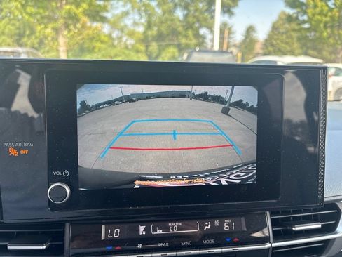 Used 2025 Toyota Sienna LE FWD image 27