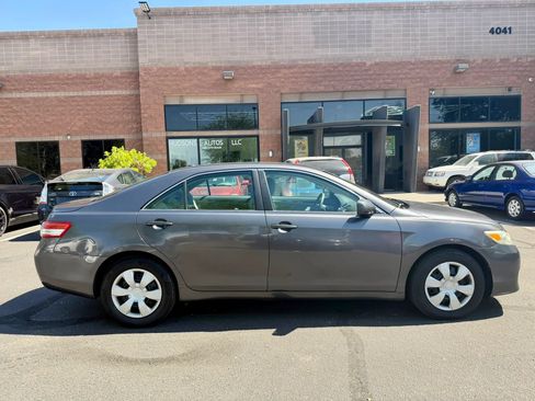 Used 2011 Toyota Camry LE FWD image 4