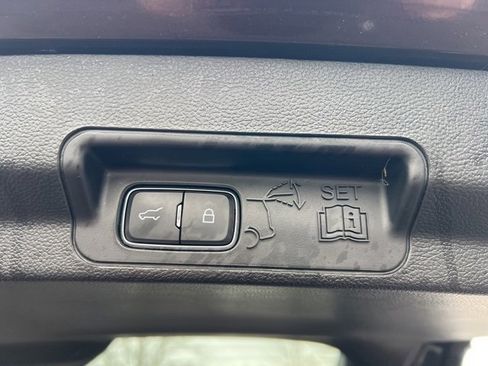 Used 2020 Ford Explorer XLT w/ Equipment Group 202A image 25