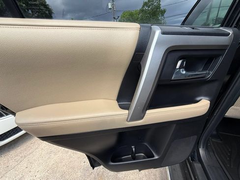 Used 2016 Toyota 4Runner SR5 RWD image 19