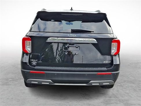 Certified 2022 Ford Explorer XLT w/ Equipment Group 202A image 5