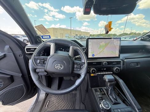 Used 2025 Toyota 4Runner Limited AWD/4WD image 10
