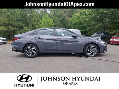 Used 2025 Hyundai Elantra Limited FWD image 29