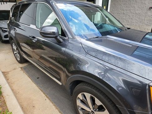 Used 2022 Kia Telluride EX w/ EX Premium Package image 3