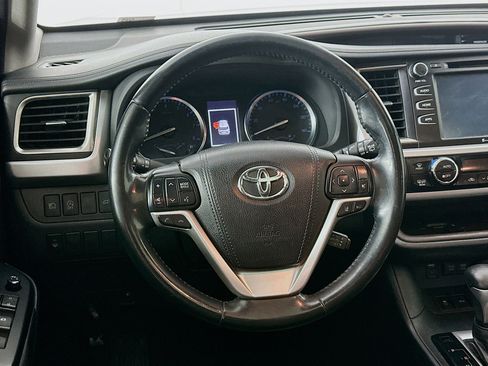 Used 2018 Toyota Highlander XLE image 18