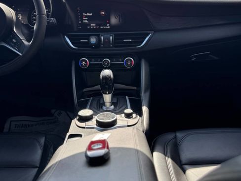 Used 2019 Alfa Romeo Giulia w/ Nero Edizione image 24