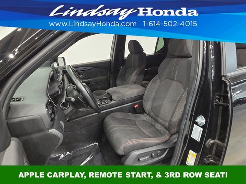 Used 2025 Honda Pilot Sport image 12