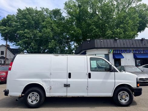 Used 2011 Chevrolet Express 2500 RWD image 5