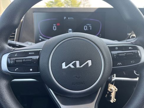 Used 2025 Kia Sportage LX image 27