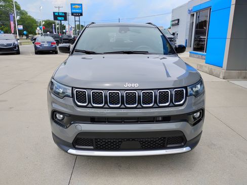 Used 2023 Jeep Compass Limited AWD/4WD image 2