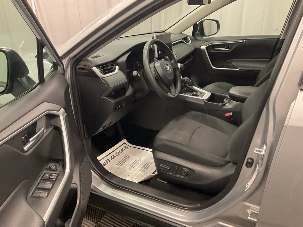 Used 2025 Toyota RAV4 XLE AWD/4WD image 4