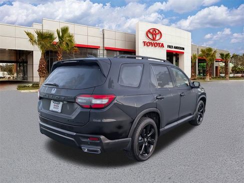 Used 2025 Honda Pilot Black Edition image 4