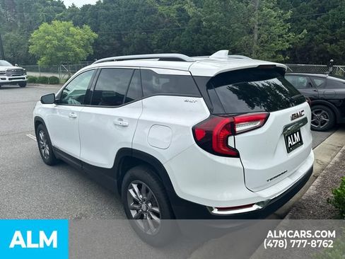 Used 2024 GMC Terrain SLT FWD image 8