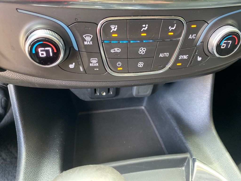 Used 2021 Chevrolet Traverse LT FWD image 15