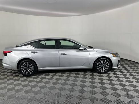 Used 2023 Nissan Altima 2.5 SV FWD image 10