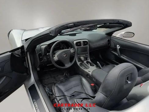 Used 2006 Chevrolet Corvette Convertible w/ Preferred Equipment Group RWD image 10