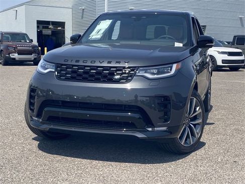 New 2025 Land Rover Discovery Dynamic SE image 3