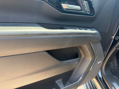 Used 2025 Chevrolet Tahoe Premier RWD image 15