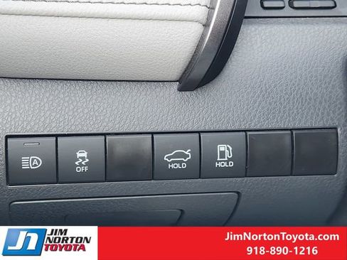 Used 2024 Toyota Camry SE FWD image 23