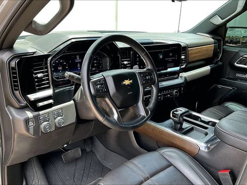 Used 2023 Chevrolet Silverado 1500 High Country w/ High Country Premium Package AWD/4WD image 16